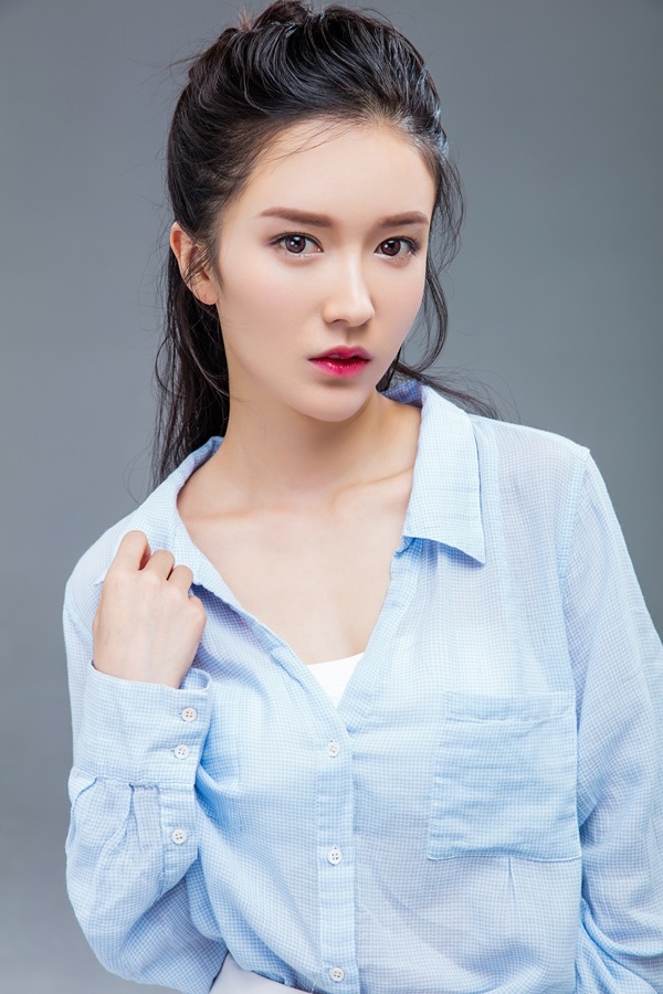 女演员李艾瑾:青春靓丽,楚楚动人!__财经头条