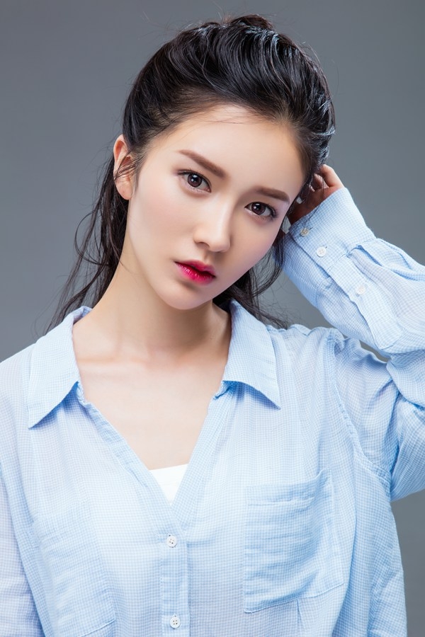 女演员李艾瑾:青春靓丽,楚楚动人!__财经头条