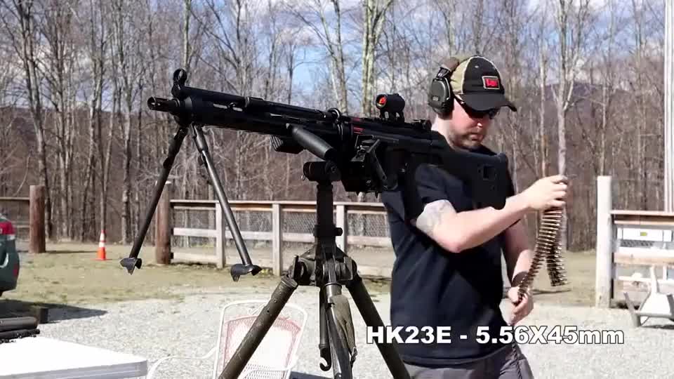 德国hk23e轻机枪实弹射击评测,采用弹链供弹 射速极快