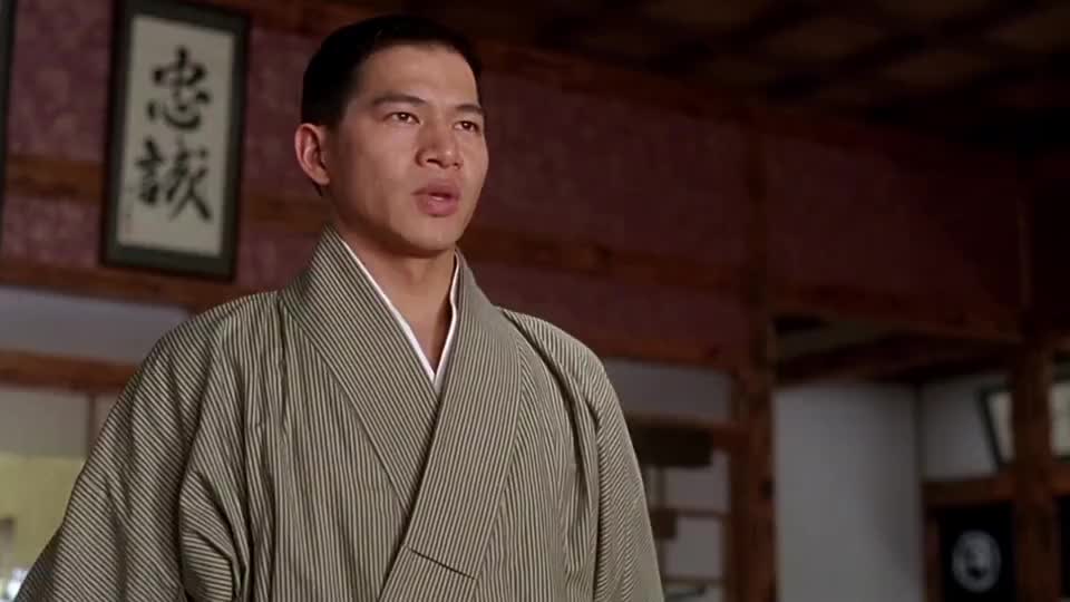 李连杰大闹日本人武术馆,打得日本人片甲不留,看着真解气!