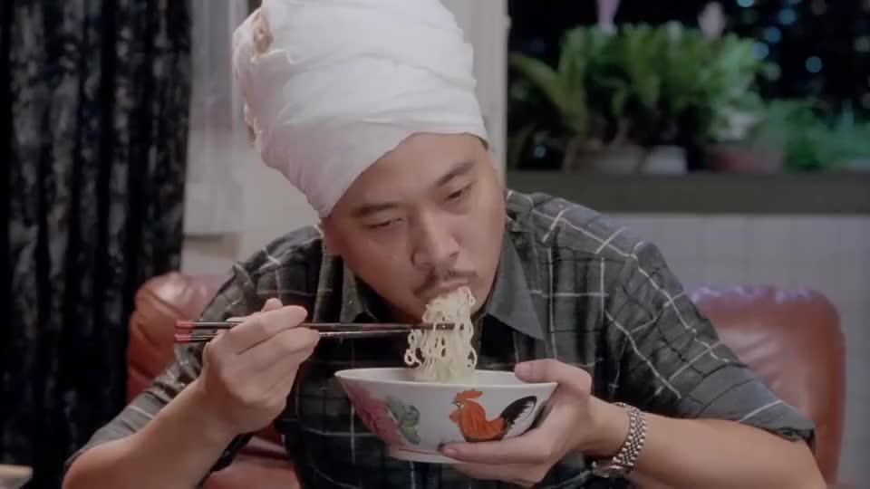 达叔不愧是达叔,吃面的方式都与众不同,直接从鼻孔里喷出来