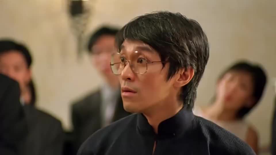 王晶完败后,使出失传的肥螳螂拳,被星爷一瓶杀虫剂解决