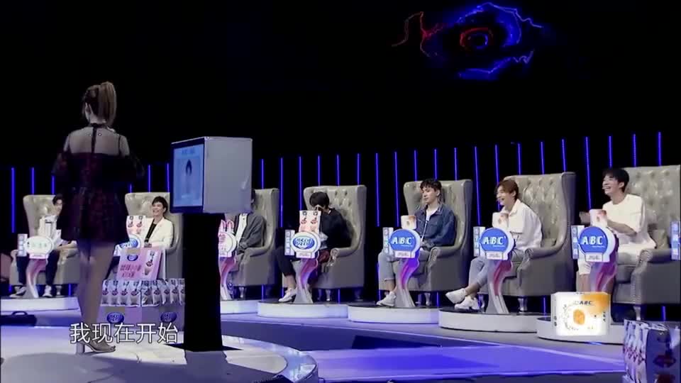 童子沩被熟人选为不心动女生说他穿个绿衣服说话高冷这吐槽很到位