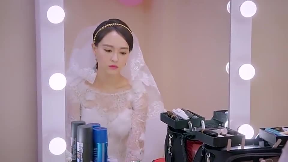 米朵和雷奕明马上要进教堂了,没想雷奕明却改变主意了