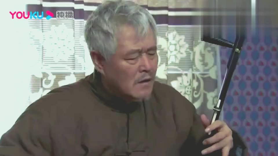 爹妈满院老宋意外去世,侄子不来尽孝,小沈阳披麻戴孝送他出灵