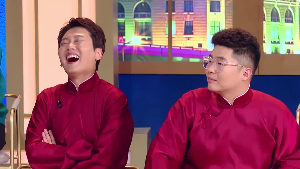 欢乐喜剧人:潘斌龙遇初恋情人,顿时六神无主,螃蟹夹手都不知道