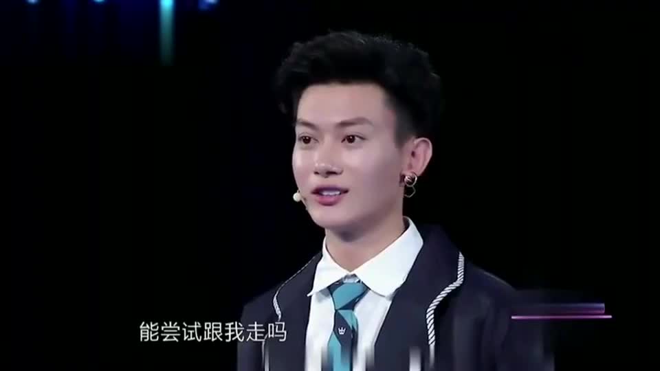 01:49 为您推荐: 《非常完美》朱佳航主动牵起林志勇的手走在钢琴上