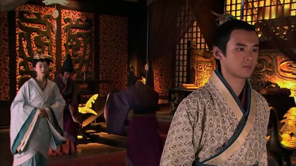 美人心计:皇上裁掉朝廷重臣,实在糊涂,太后气得动家法