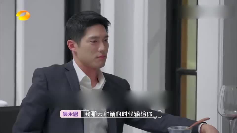 吴永恩为王子文准备惊喜,一边弹钢琴一边唱情歌,两人像王子公主