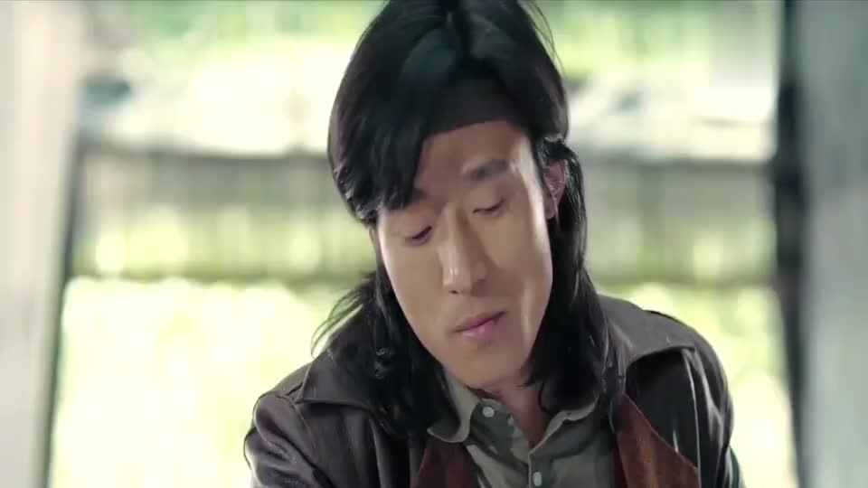 超级保镖武林真是厉害不愧是铁腿门传人凭一双腿追赶汽车