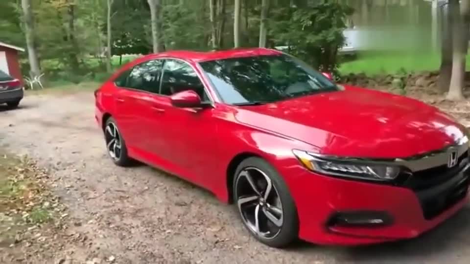 红色本田雅阁sport20t大气运动感十足