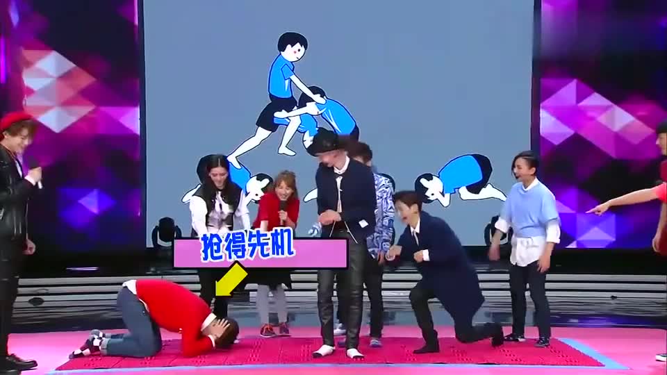 王一博跪在指压板上背谢娜起来瞬间疼到踉跄看着惹人心疼