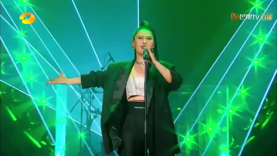 袁娅维改编盛夏光年极致唱功a翻全场一开口阿信哭晕在厕