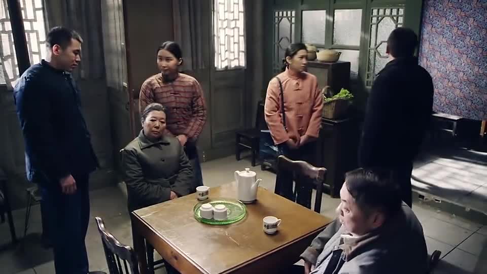 情满四合院二大爷表示自己一个也不要儿子觉得十分不公平