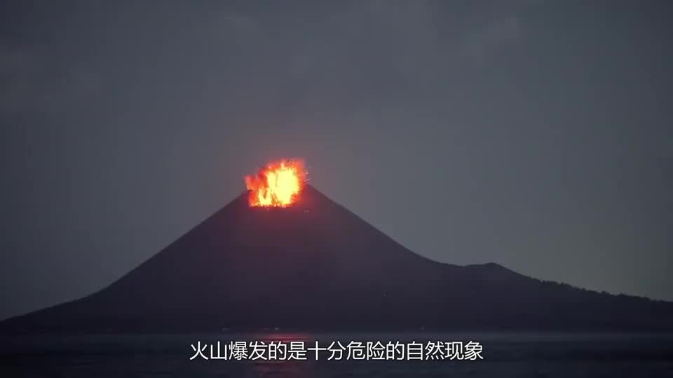 火山喷发有多恐怖？小伙亲自模拟实验，爆发的一瞬间太震撼了！