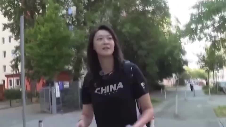 惠若琪！奥运金牌队长能者多劳，身兼大运会中国女排副领队和教练