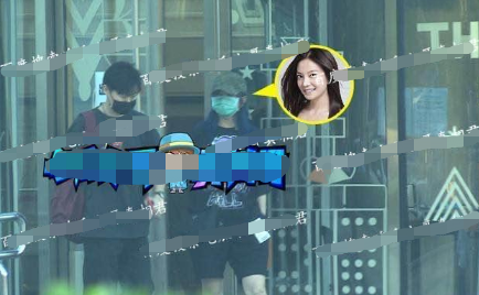 1 / 12 3月23日晚,有八卦媒体拍到一组赵薇深夜约会绯闻男友的视频