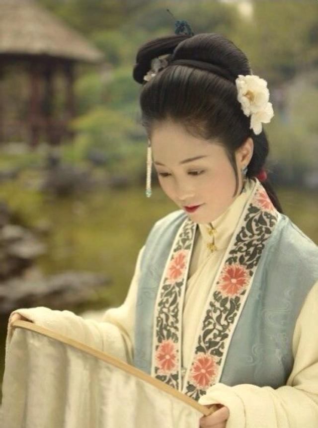 明朝时,女生的发型是什么样的?民间女子和贵妇其实差别很大休闲区蓝鸢梦想 - Www.slyday.coM 明朝时,女生的发型是什么样的?民间女子和贵妇其实差别很大休闲区蓝鸢梦想 - Www.slyday.coM