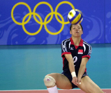 中国女排,她因交通事故受伤被排协开罚,曾两度错失奥运金牌