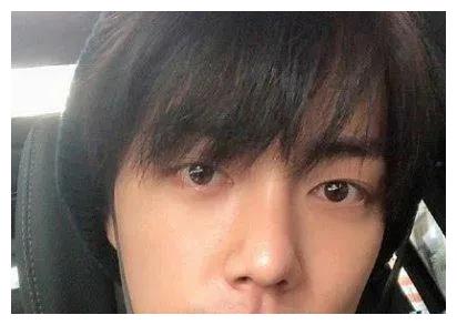 肖战 素颜路透 不化妆 生图都好看,各有各的味道!