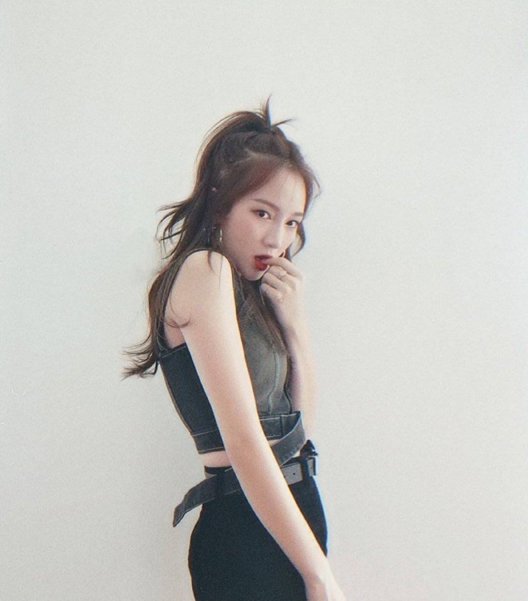 missa孟佳私服穿搭太抗打,可盐可甜,尽显迷人好身材