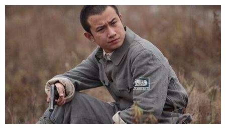 随后文章凭借抗日剧《雪豹》一夜爆火,文章演活了八路军指挥官"周卫国