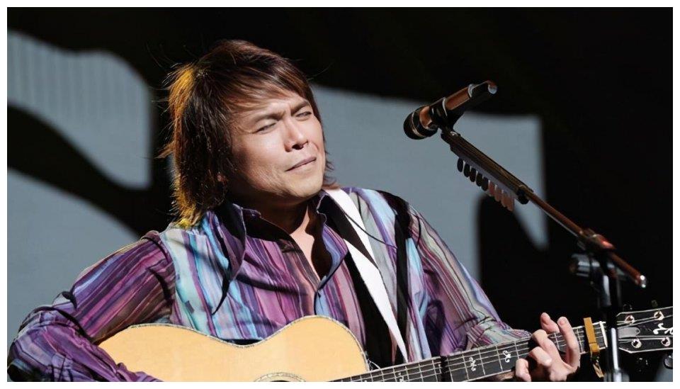 截至2020年,伍佰共发行28张个人专辑,台湾区专辑总销量累计超过五百万