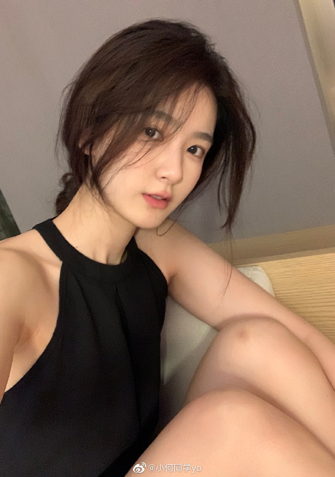 美女小何同学可爱美照欣赏