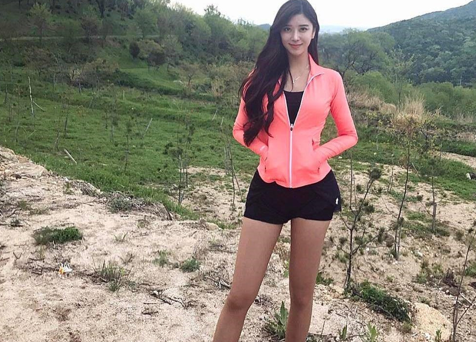 九头身运动型美女身材婀娜多姿你打几分