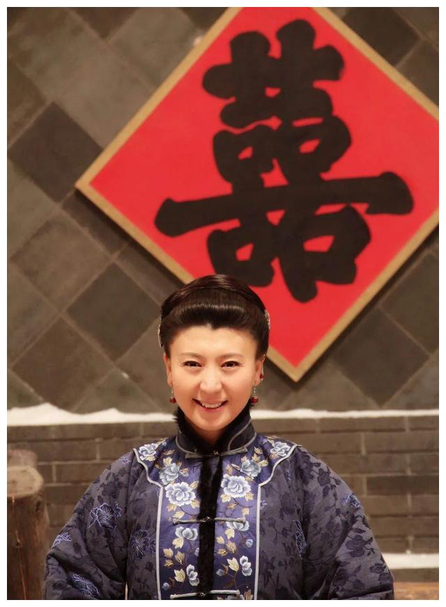 《女人当官》等电视剧,优秀的演技被观众亲切地称为"国民好媳妇",性格