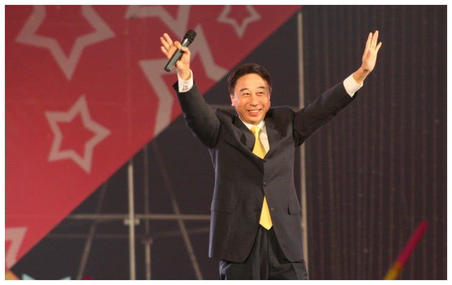 冯巩把冯小刚当作亲兄弟,但冯小刚却为了利益"伤害"了冯巩!