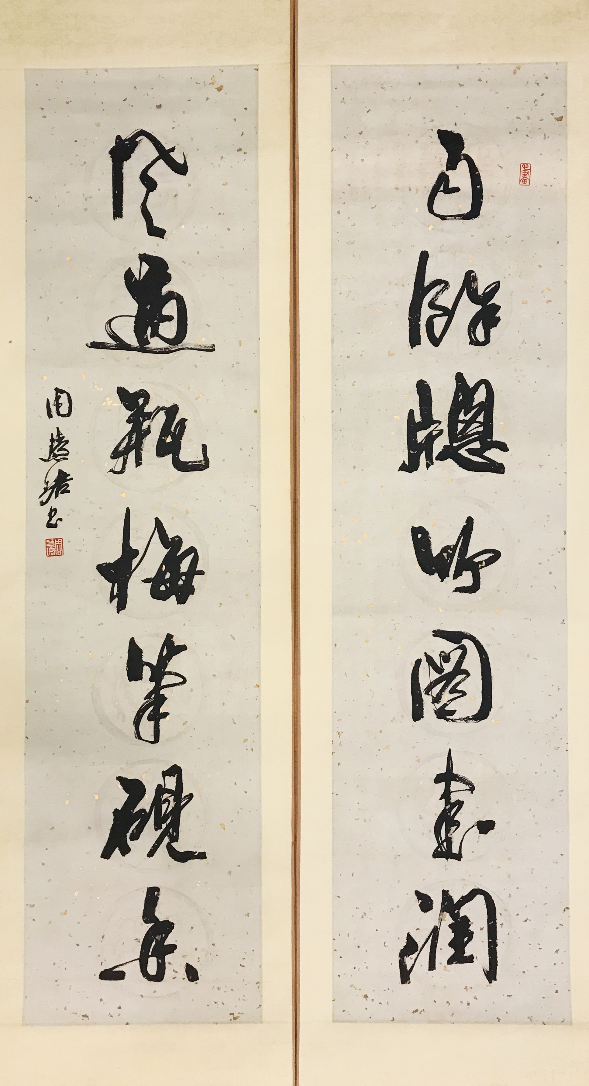 当天,薛国荣还向基金会捐款一幅海派书法大家周慧珺先生的四尺对开