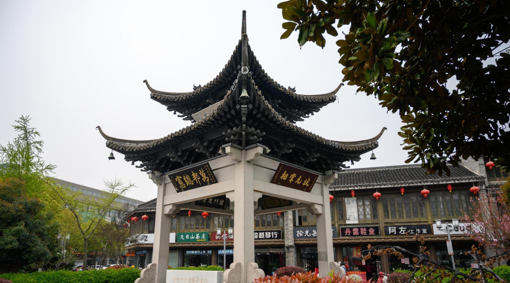 江苏最"奇特"的四牌楼,悬挂着47块匾额,建造年份至今不明