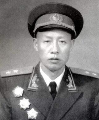 担任了大军区副职,但在之后的军队建设中,再也没有提拔,像吴富善中将