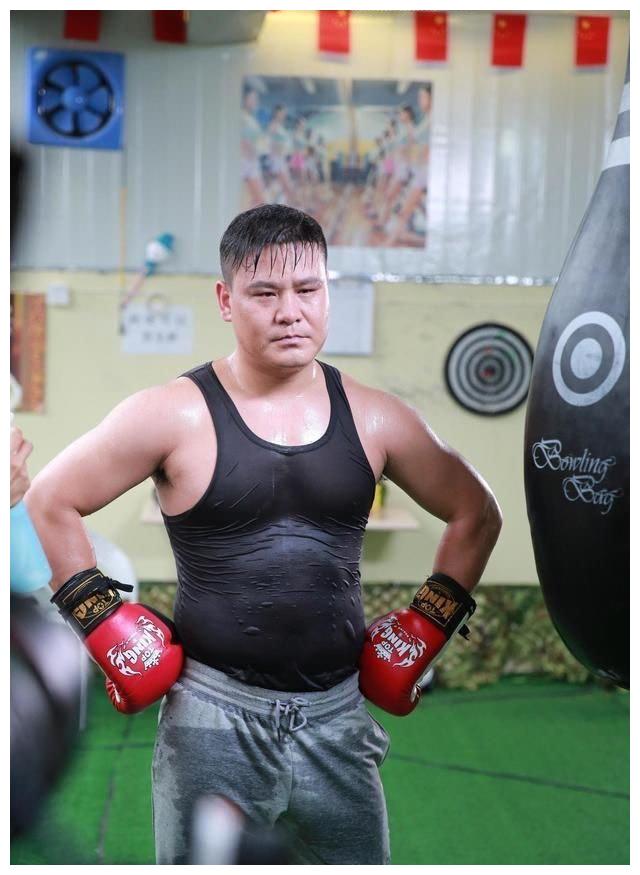 他曾是搏击冠军,如今已经因伤退役,转战娱乐圈|丁晟|柳海龙|刘玲玲