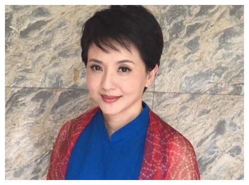 52岁国家一级演员为夫守寡10年现今二婚被丈夫宠成公主