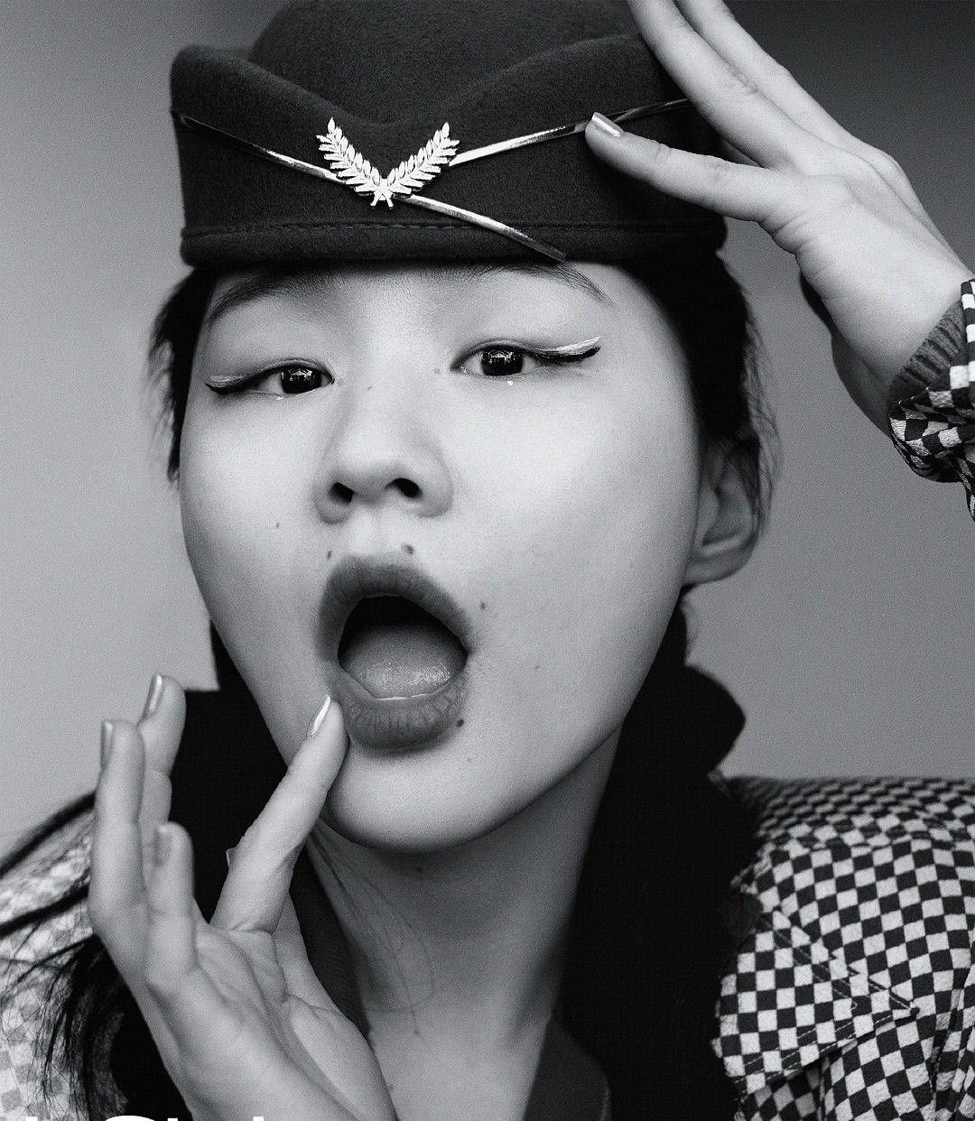 女谐星金靖拍时尚大方,放肆大笑不做作,有种生命力之美