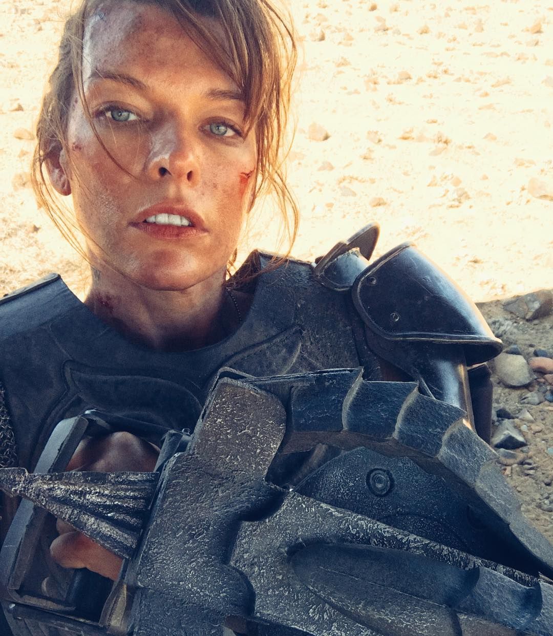 怪物猎人电影再曝剧照米拉乔沃维奇也太帅了吧