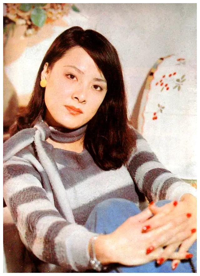 她与葛优新剧杀青,曾是"峨影五朵金花",丈夫是知名演员已离世|李萍