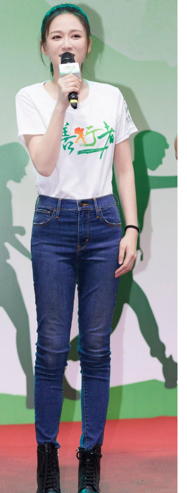 太好看了,在最美的年龄里活出了最美的自己|陈乔恩|牛仔裤|白色_新浪