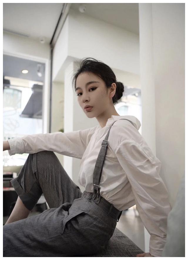 好声音退赛学员马心怡一大波个人生活照曝光网红感很浓烈