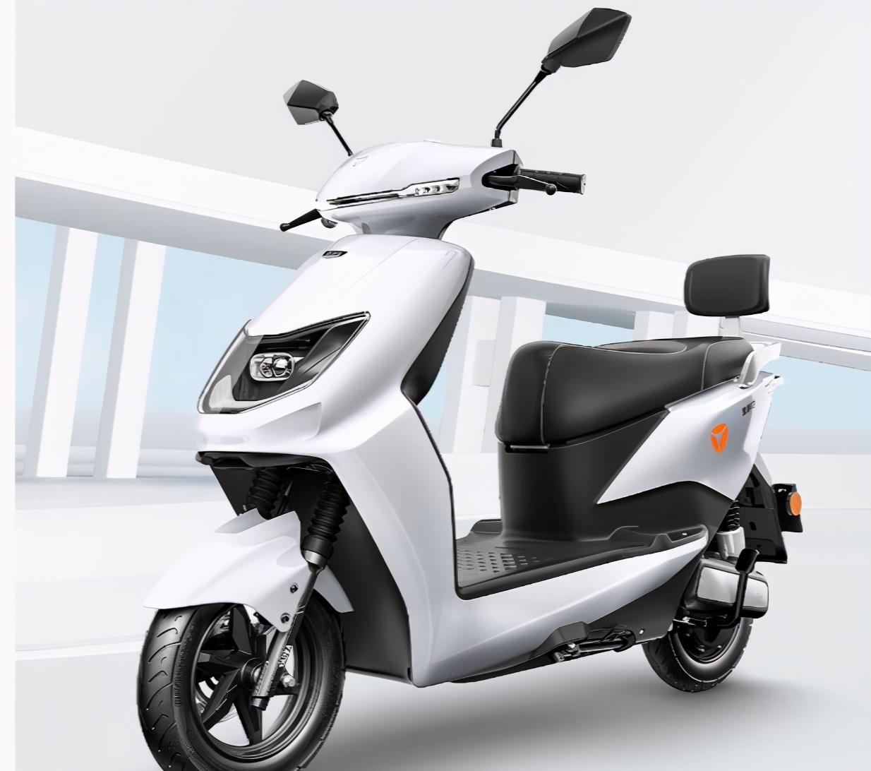 台铃n8虽然是一款龟王电动车,但是做工烤漆工艺跟摩托车是一样,十分