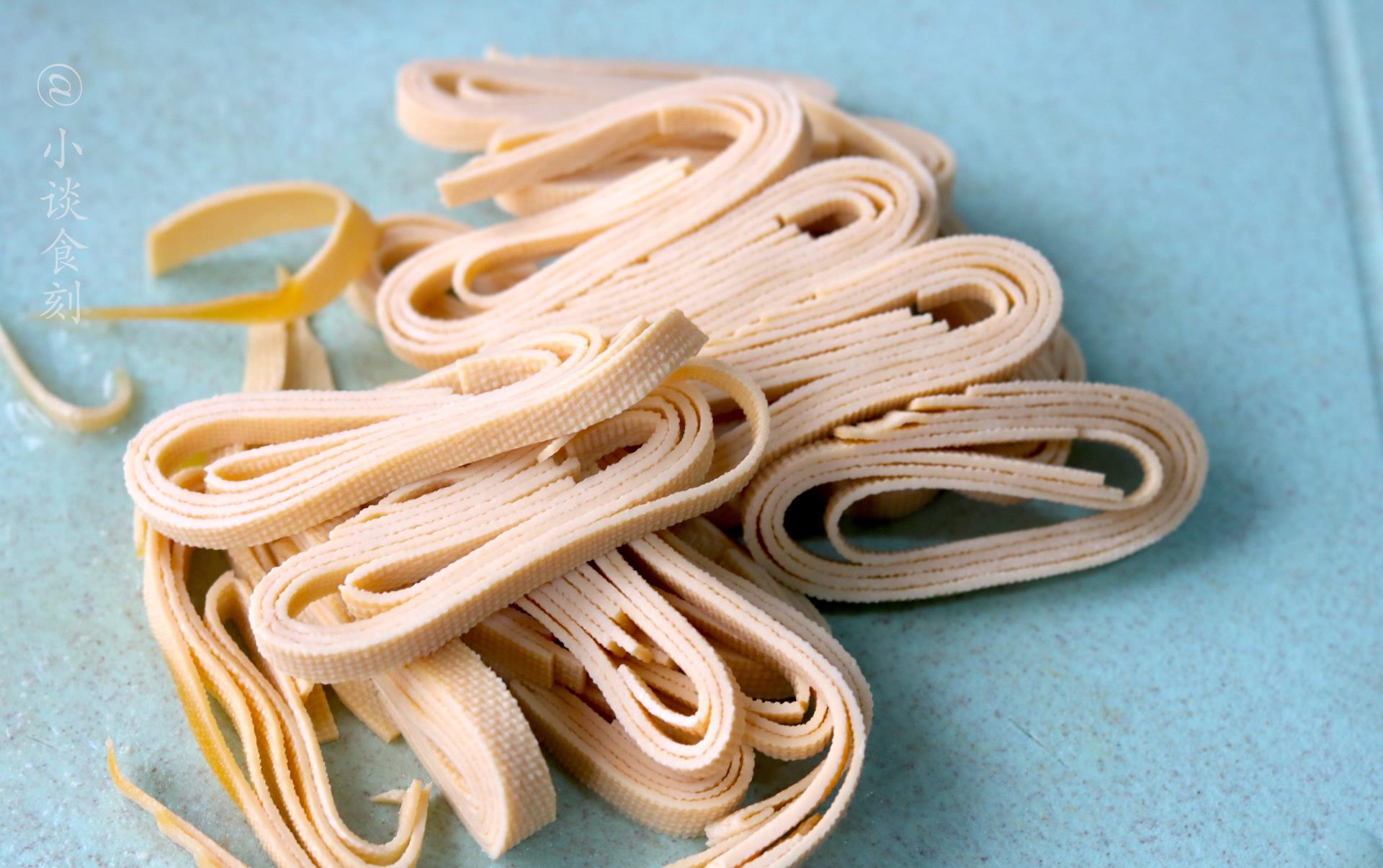 天冷后,多给孩子做豆皮吃,鲜香美味,营养丰富,上桌孩子吃不停|豆皮|黄