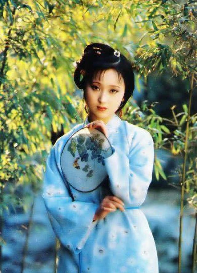 87版红楼梦中陈晓旭暗藏3个"硬伤",起底林黛玉总歪头的秘密