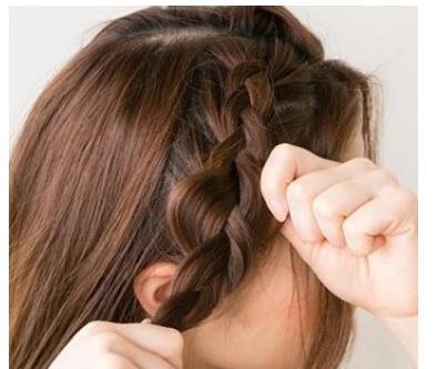 女生披头发侧边编辫子教程,刘海看起来清爽,还吸睛