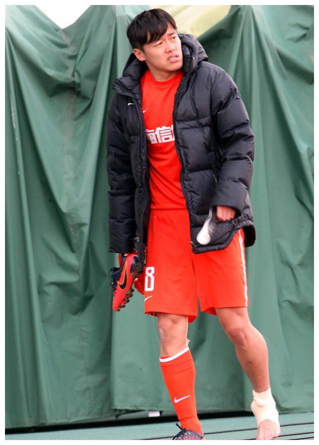 大手笔中甲球队接连出手引进多名新援一人曾效力豪门多年