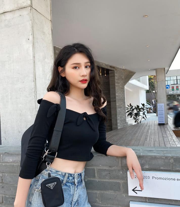 一字领 蝴蝶结露肩小衫 初夏淑女这样穿搭 时尚性感显身材