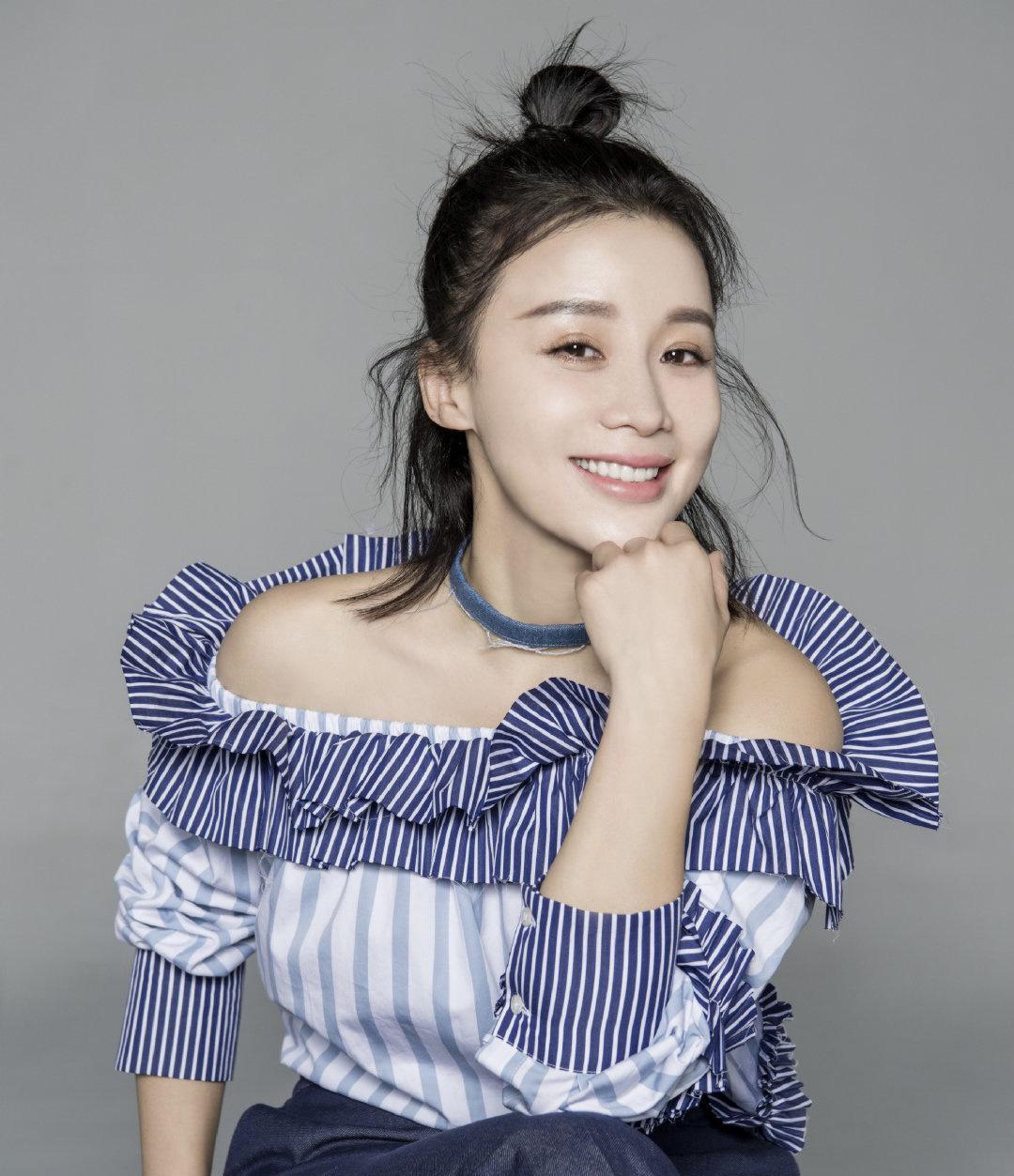 姚芊羽化身美人鱼鱼尾裙水中畅游以往苦情女神大突破