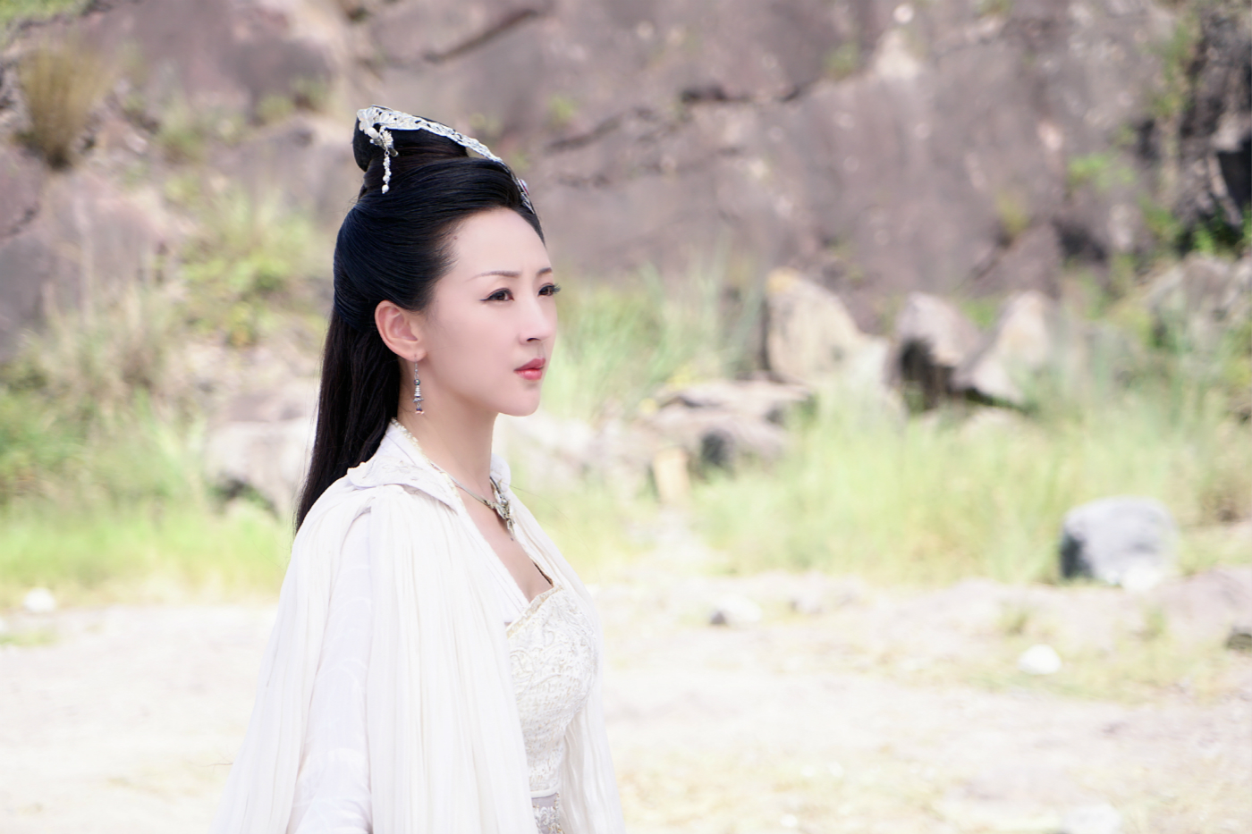 演员闵春晓作为获得上海戏剧学院和江西师大音乐学院双重学位的优秀