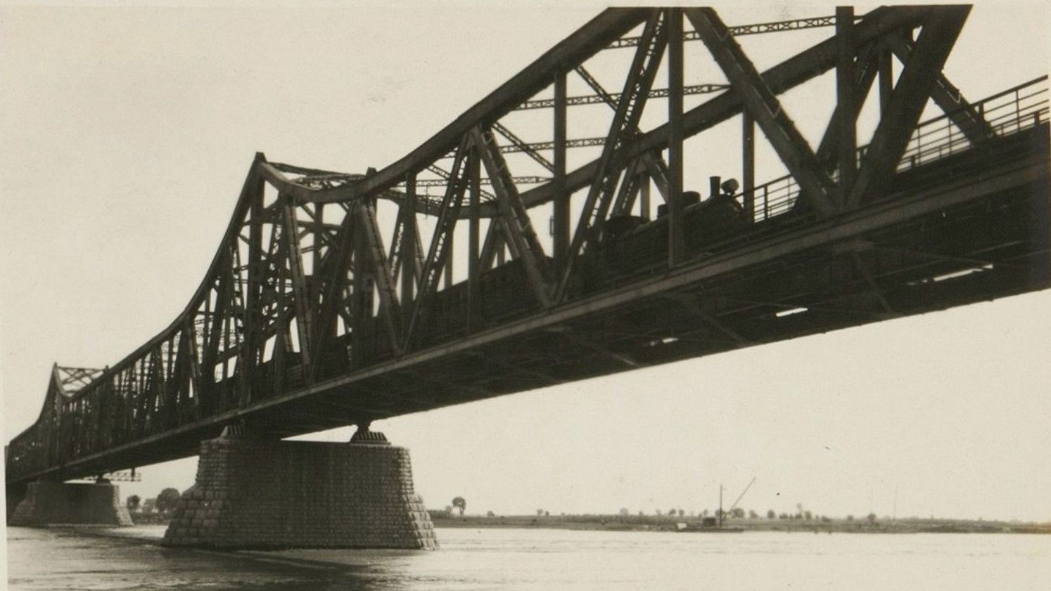 80多年前山东济南交通出行老照片,雄伟的津浦铁路铁桥